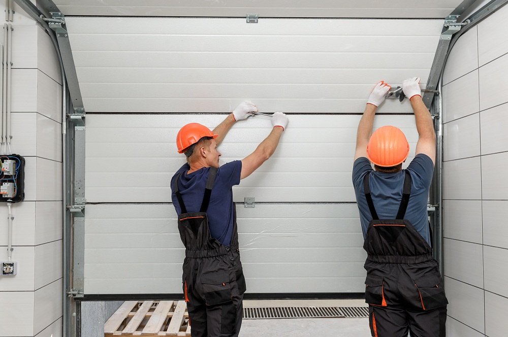 Midstate Overhead Doors Tips for Choosing an Emergency Garage Door Repair Company IMAGE1 1000x664 1