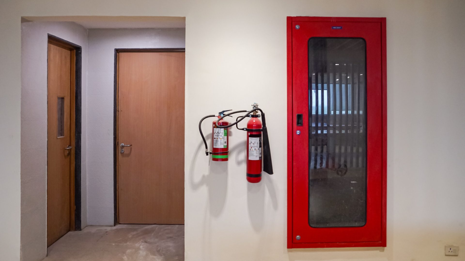 fire-extinguisher-gas-pump-system-wall-powerful-emergency-fire-extinguisher-equipment-fire-retardant-fireproof